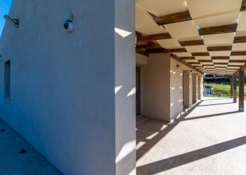 veranda anteriore (3).jpg - Villa Soleminis - photo 10