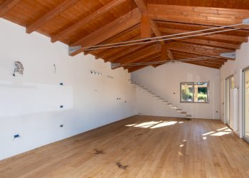 salone verso scala.jpg - Villa Soleminis - photo 17