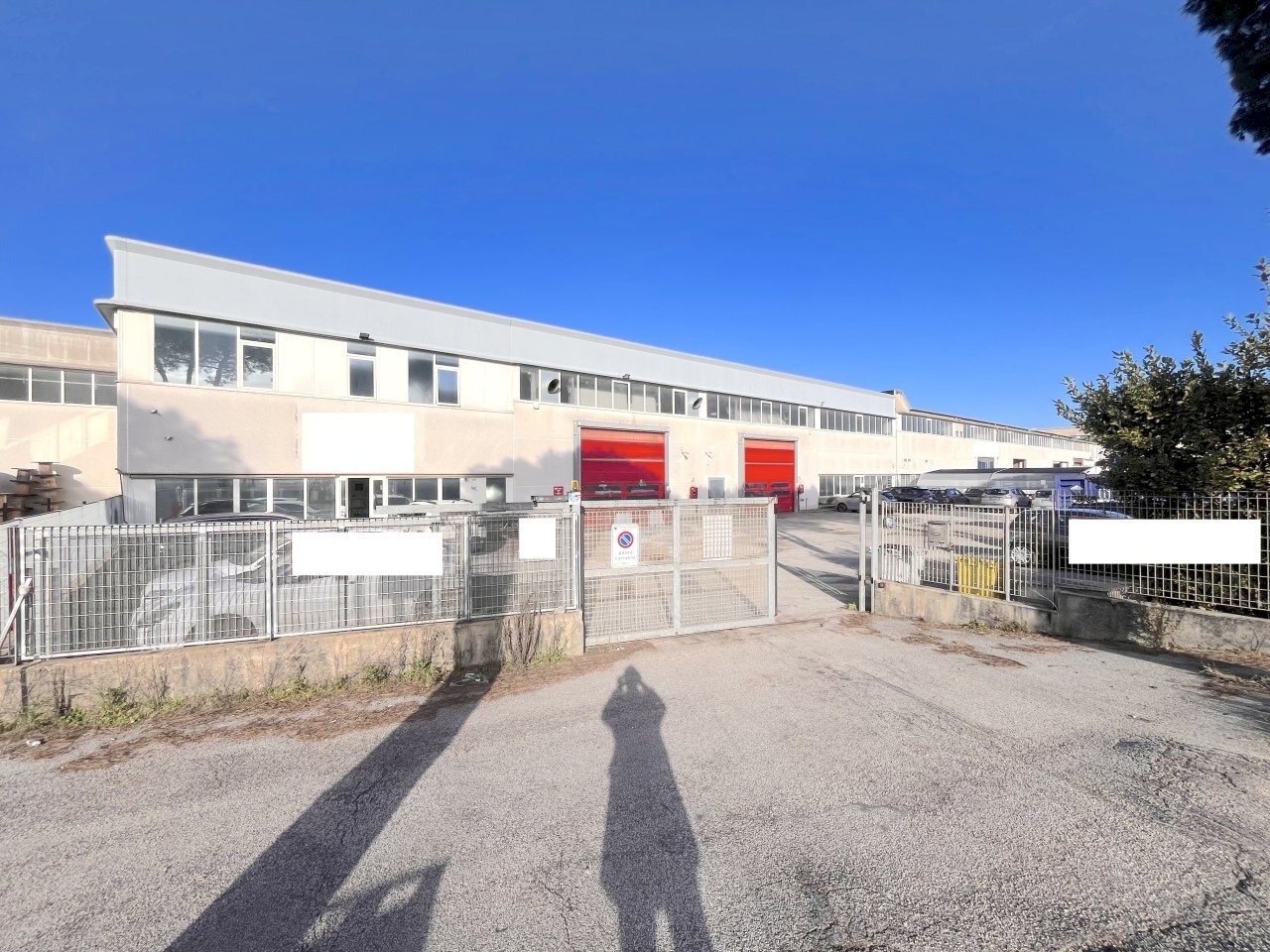 esterno - Locale Commerciale Via Naro, Pomezia - foto 3