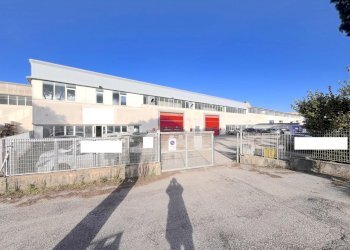 esterno - Locale Commerciale Via Naro, Pomezia - foto 3