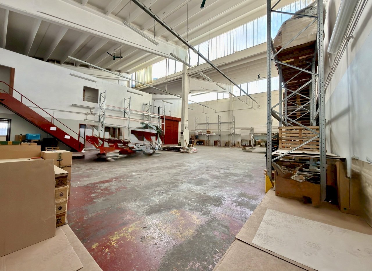 interno - Capannone Via Aldo Moro, San Lazzaro di Savena - foto 3