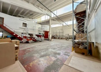 interno - Capannone Via Aldo Moro, San Lazzaro di Savena - foto 3