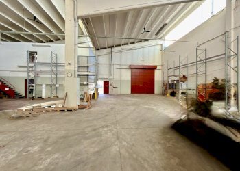 interno - Capannone Via Aldo Moro, San Lazzaro di Savena - foto 5