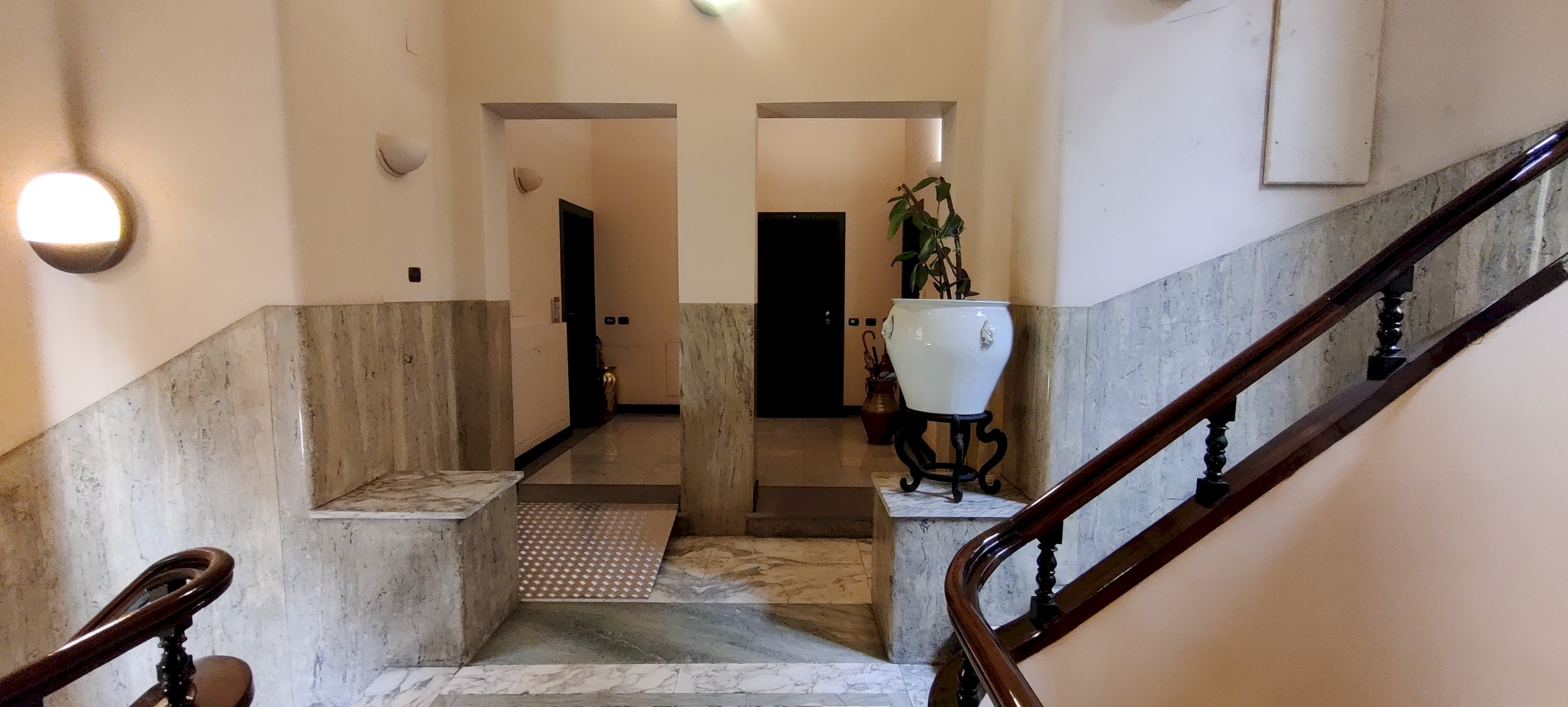 Interno Palazzo - Three-room apartment via Roma, 17, Torino (neighborhood Centro) - photo 1