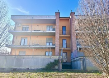 Bilocale Castagnito - foto 1