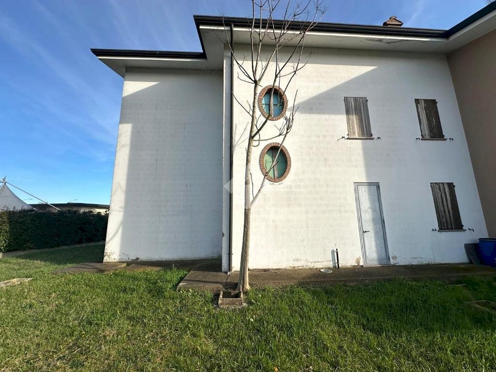 Portion of a house Via focherini, San Possidonio - photo 2