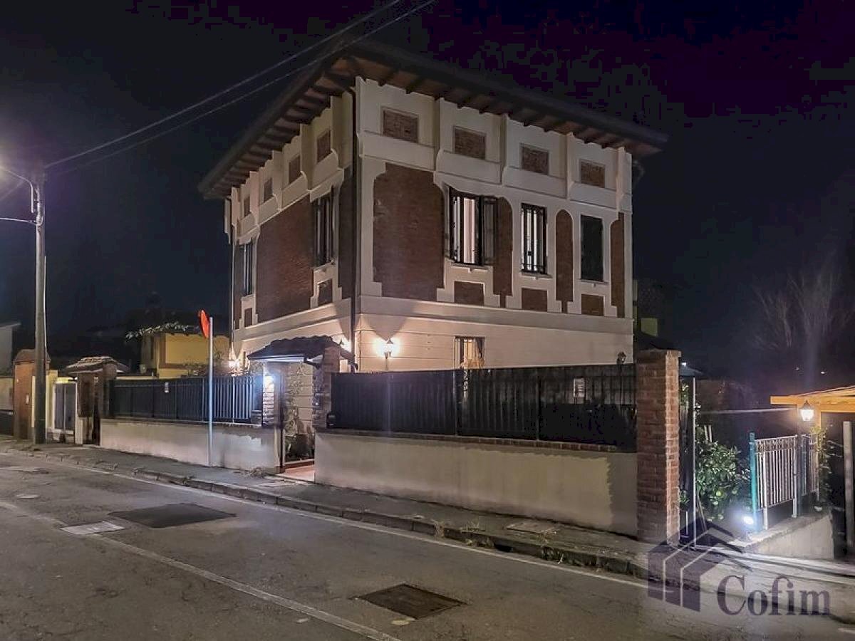 Villa Peschiera Borromeo - photo 1