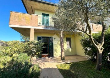 Villa a Schiera Viale degli Oleandri, Ravenna (zona Marina Romea) - foto 1