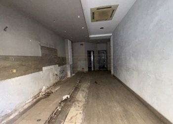 IMG_0701.jpeg - Locale Commerciale Via Ugo Bassi 107, Messina - foto 4