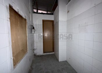 IMG_0699.jpeg - Locale Commerciale Via Ugo Bassi 107, Messina - foto 6