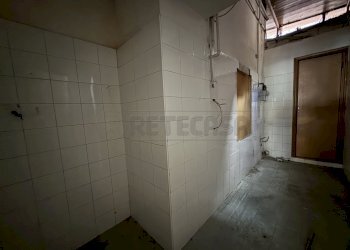 IMG_0691.jpeg - Locale Commerciale Via Ugo Bassi 107, Messina - foto 7