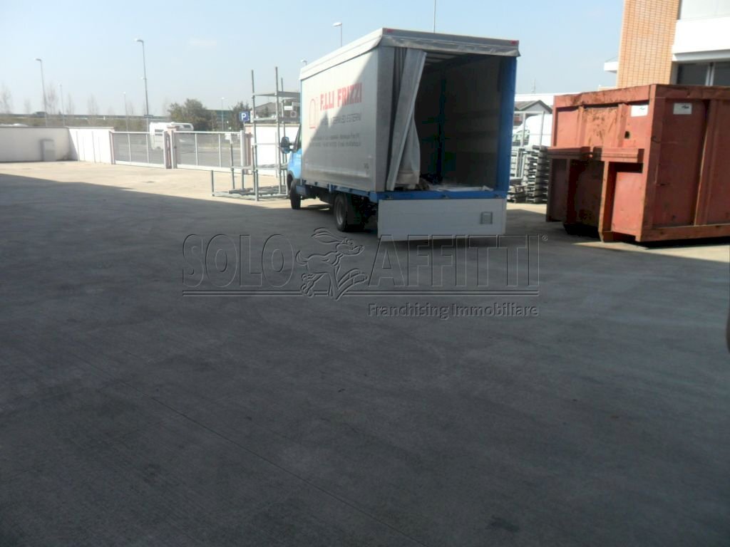 SAM_1860.JPG - Capannone Sesto Fiorentino - foto 2