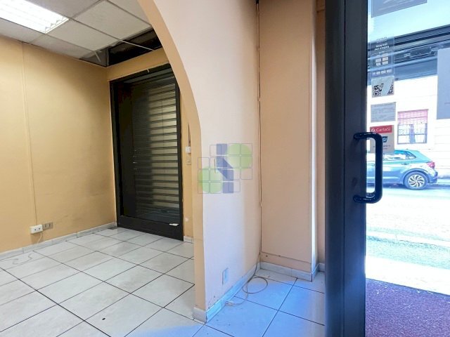 interno fondo - Locale Commerciale Corso Giuseppe Mazzini 208, Livorno - foto 2