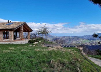 02 DI LEO IMMOBILIARE VENDE MERAVIGLIOSA CASA DI M - Casale VILLA CASALICCHIO s.n.c., Amandola - foto 2