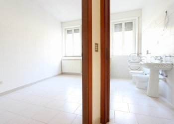 vista bagno e cameretta - Appartamento Via Giuseppe Garibaldi, Nerviano - foto 8
