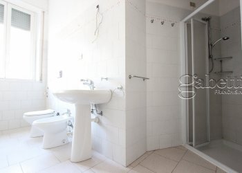 bagno - Appartamento Via Giuseppe Garibaldi, Nerviano - foto 9