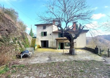 cortile - Villa Via della Villa, Cantagallo - foto 8