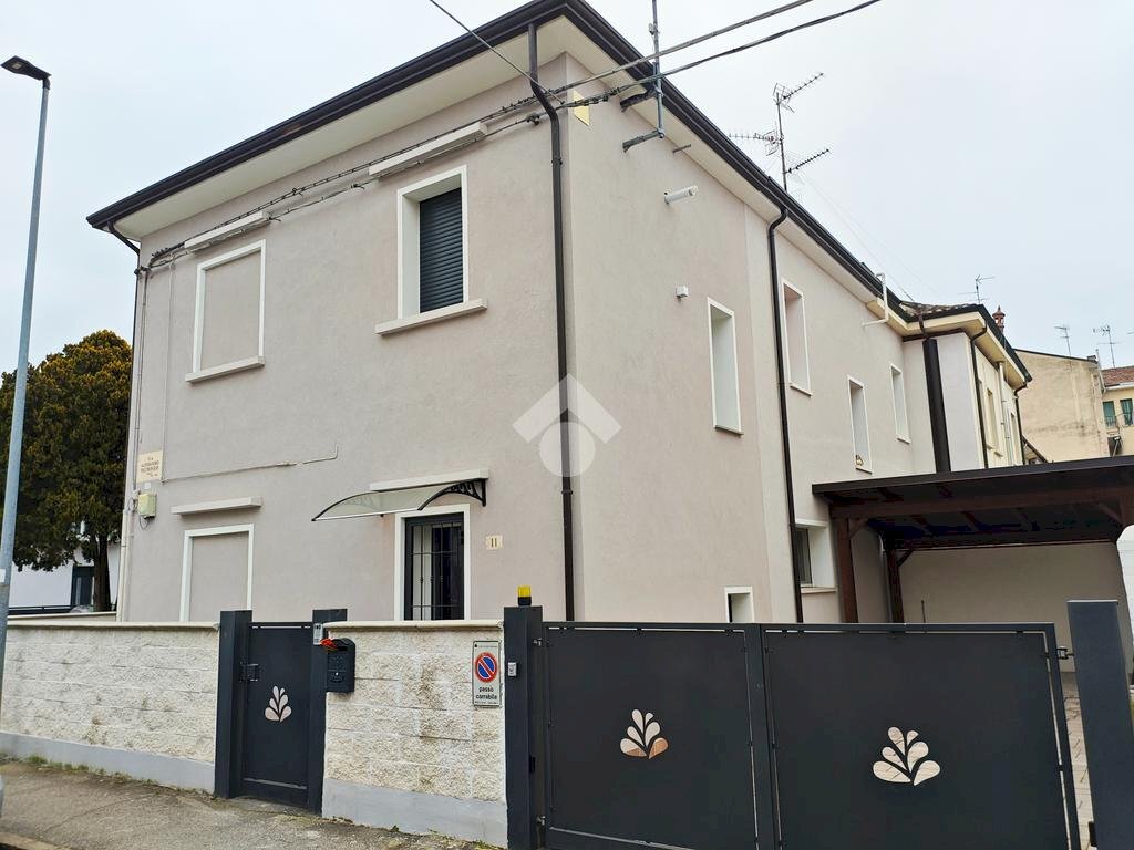 Semi-detached house Via Alessandro Poltronieri, Ferrara - photo 1