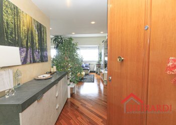 1.0 INGRESSO.jpg - Appartamento VIA DELL'INSURREZIONE 12A, Genova (zona Sestri Ponente) - foto 2