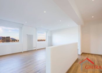 1.1 INGRESSO.jpg - Appartamento Corso Andrea Podestà 8, Genova (zona Carignano) - foto 3