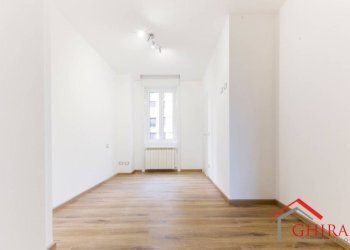 5.2 CAMERA 2.jpg - Appartamento Corso Andrea Podestà 8, Genova (zona Carignano) - foto 17