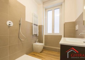 9.0 BAGNO 3.jpg - Appartamento Corso Andrea Podestà 8, Genova (zona Carignano) - foto 26