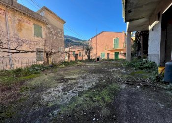 Cortile - Dimora Storica Via Brizzolara Adolfo, Borzonasca - foto 3