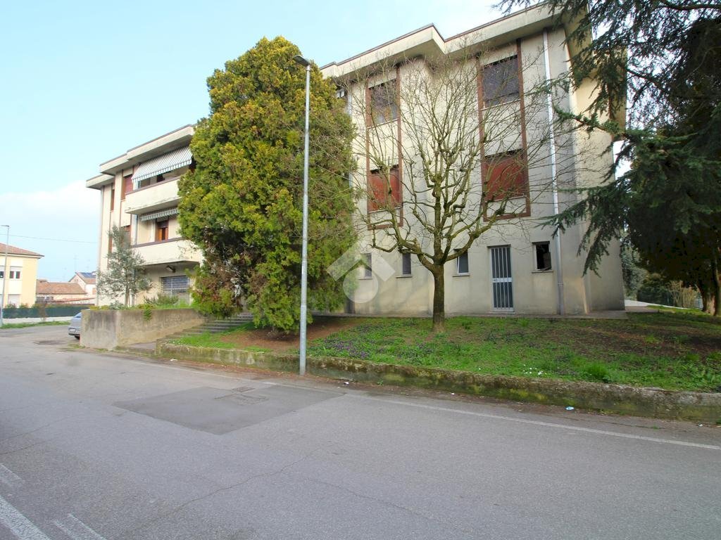 Three-room apartment Via Fratelli Lupazzi, Rolo - photo 1