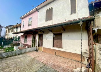 Casa semi indipendente Via Giuseppe Mazzini, Isola Sant'Antonio - foto 2