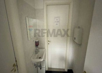 Capannone via Camillo Benso conte di Cavour, 8 
 Sant'Alessandro, Castronno - foto 12