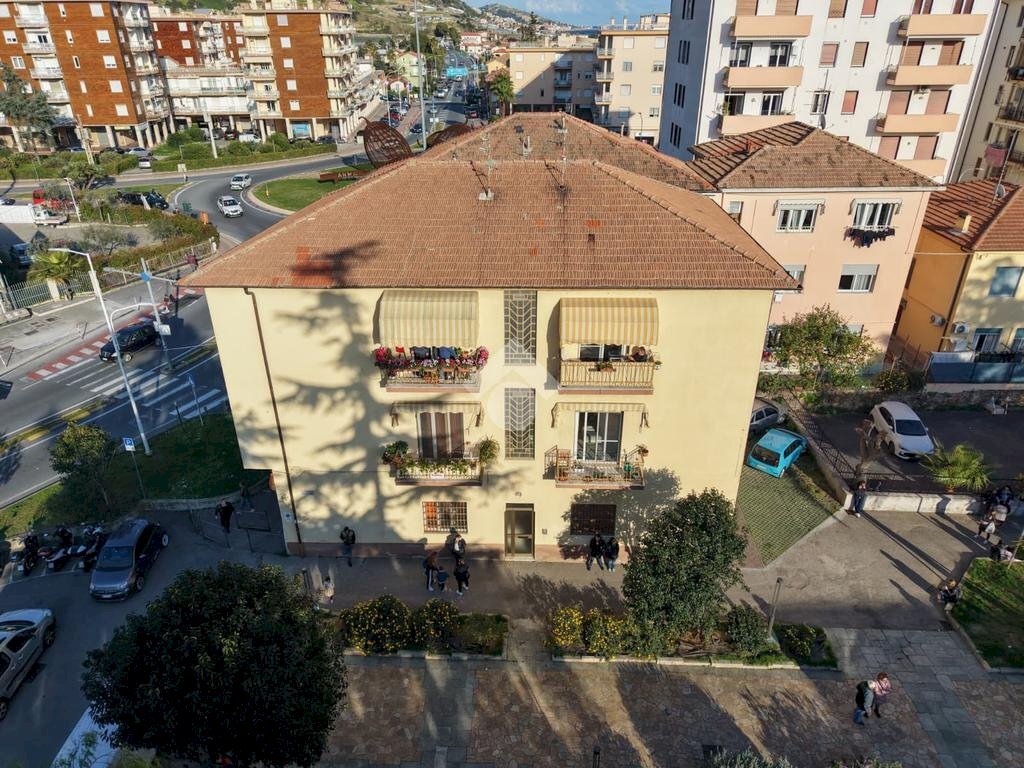 Four-room apartment Viale delle Palme, Taggia - photo 1