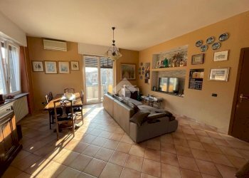 Porzione di casa Piazza Madonna, Cerano - foto 1