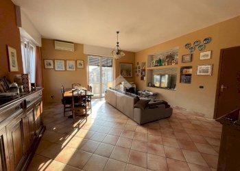 Porzione di casa Piazza Madonna, Cerano - foto 9