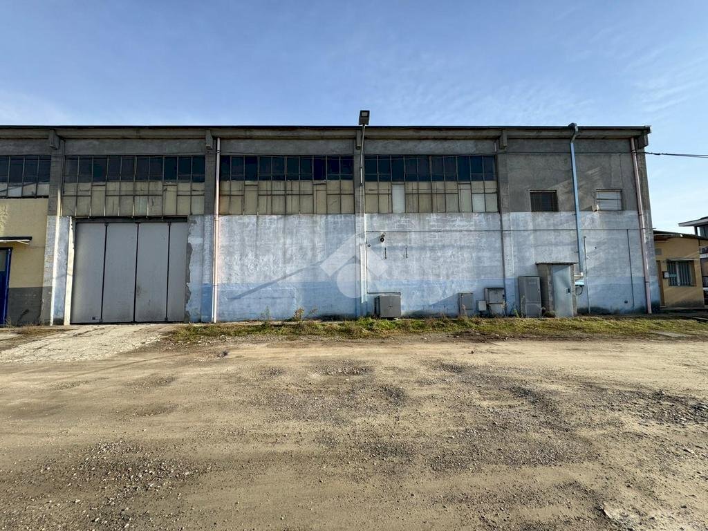 Capannone Strada Monte Bianco, Cameri - foto 1