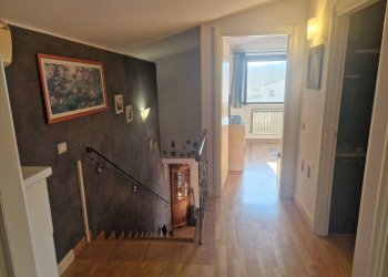 Disimpegno zona notte e scala interna - Appartamento Via del Laghetto 57, Perugia - foto 15