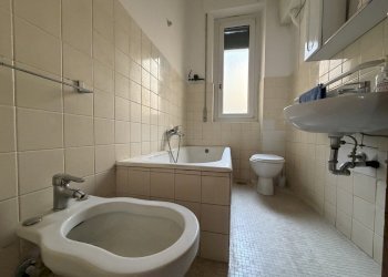 bagno appartamento vendita via dondero sampierdare - Four-room apartment Via Stefano Dondero 8, Genova (neighborhood Sampierdarena) - photo 5
