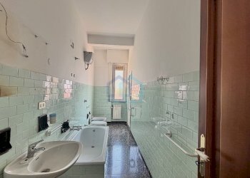 bagno - Quadrilocale Via Osvaldo Gnocchi Viani 37f, Savona - foto 15