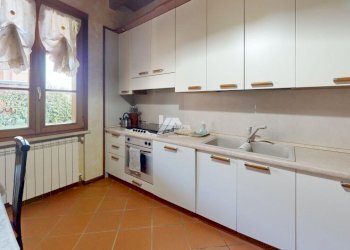 Capriano-del-Colle-BS-Villa-di-Testa-Kitchen 1_ris - Villa Via dei Ronchi 14, Capriano del Colle - foto 8