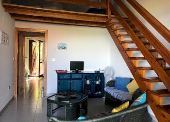 VISTA SOGGIORNO E SOPPALCO.jpeg - Casale Via delle Mattanze 1, Stintino - photo 13