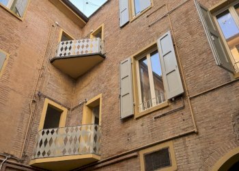 Facciata cortile interno.jpeg - Appartamento Via Mascherella 23, Modena (zona Circoscrizione 1) - foto 2