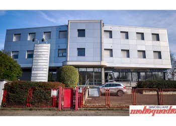 Ufficio via del Battirame, Bologna (zona Le Roveri) - foto 1