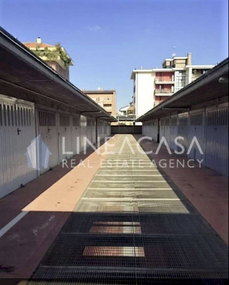 Box via Visconti di Modrone 7 - 9, Corsico - photo 1