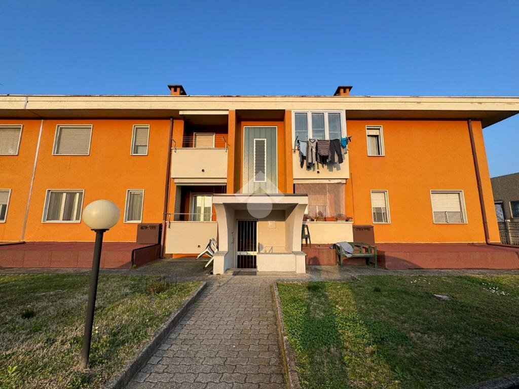 Three-room apartment Via Circonvallazione, Momo - photo 2