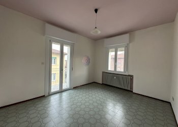 Sala - Four-room apartment via Fosse Ardeatine, 11, Imola - photo 2