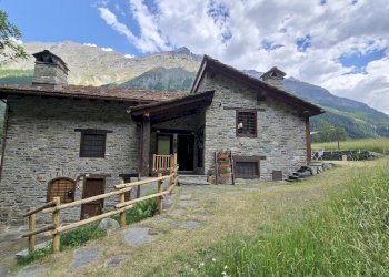 Four-room apartment frazione le mougnoz, Rhemes-Saint-Georges - photo 1