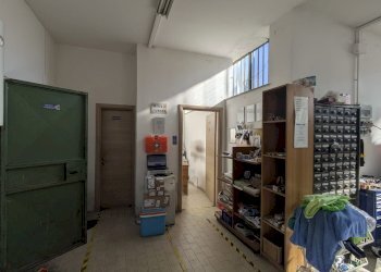 Locale Commerciale Viale 3 Marzo 1970, 162, Isernia - foto 8