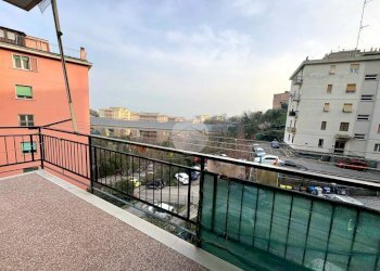 Quadrilocale Via Luigi Bartolomeo Durante, Genova (zona Prà) - foto 1