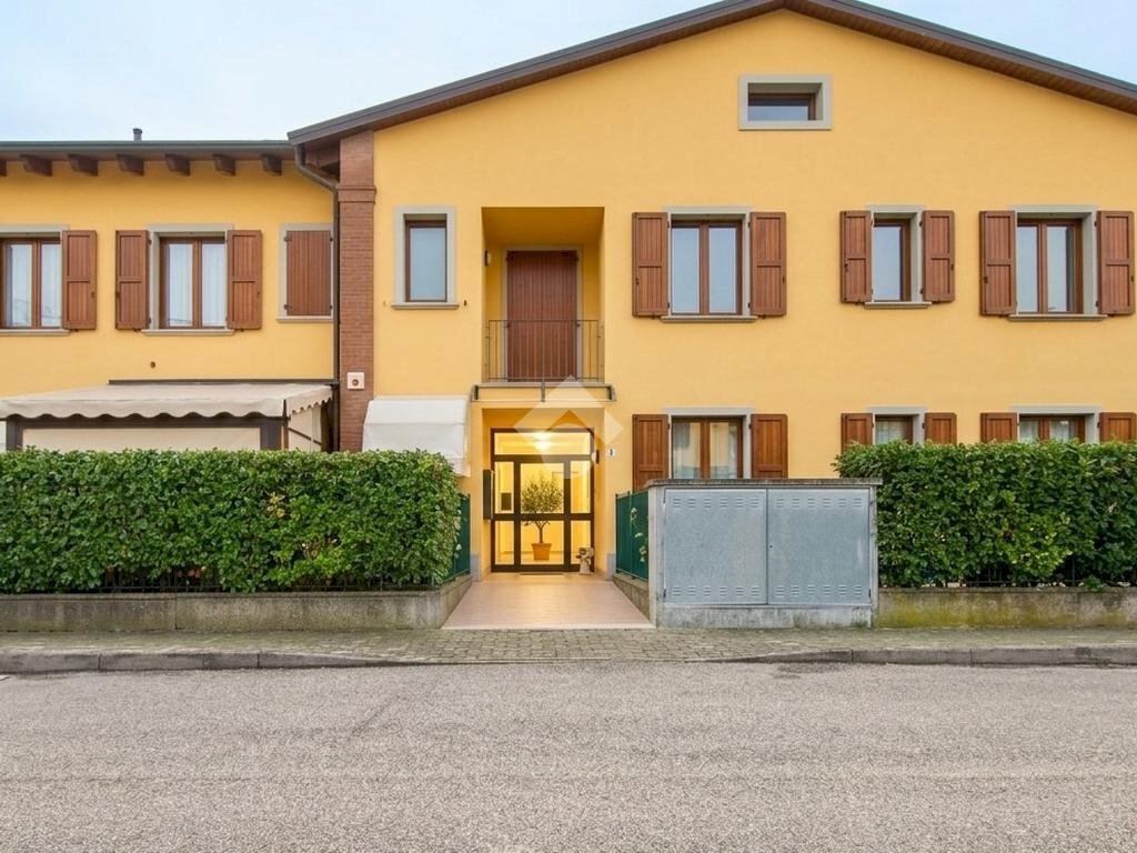 Three-room apartment Via Primo Maggio, Galliera - photo 1