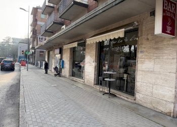 Negozio Negozio/ufficio Via San Donato, Bologna (zona San Donato) - foto 2