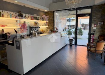 Negozio Negozio/ufficio Via San Donato, Bologna (zona San Donato) - foto 3